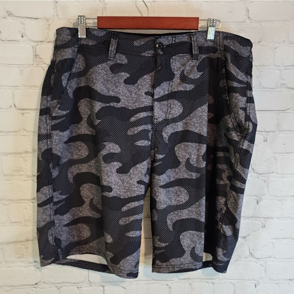 Men's Plugg hybrid shorts, size 36